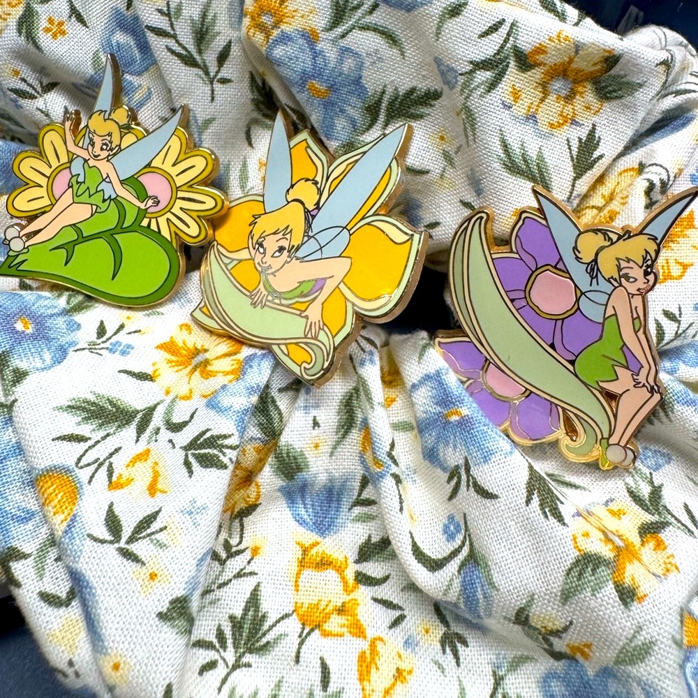 2005 Disney Gold Tinkerbell Collectible Pin Set